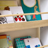 SoBuy KMB121-WN, Montessori Βιβλιοθήκη για Παιδιά Παιδική Βιβλιοθήκη με 4 Ράφια Κάθετη Βιβλιοθήκη Ράφι Παιχνιδιού για Κοριτσίστικο Υπνοδωμάτιο Λευκό και Φυσικό 60x15x130,5 cm